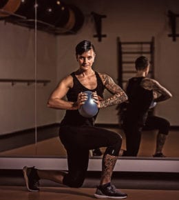 Cornelia Trost ist Mitbegründerin des T&T‘s und ausgebildete Fitnessfachwirtin. Ihre sportlichen Wurzeln liegen im Kunstturnen und Bodybuilding. Im T&T ist der Fitness- und Kursbereich ihr Steckenpferd.